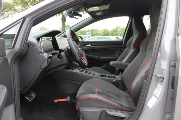 Volkswagen Golf 2.0 TSI GTI Clubsport 45 Jahre Edition / Verlengde Garantie / Akrapovic / Trekhaak / Camera / Harman Kardon / Keyless / 19'' / Apple CarPlay / Matrix LED / Dodehoek / Stuur+Stoelverwarming / ACC