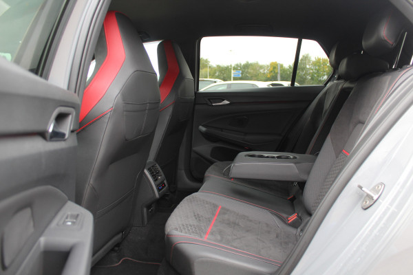 Volkswagen Golf 2.0 TSI GTI Clubsport 45 Jahre Edition / Verlengde Garantie / Akrapovic / Trekhaak / Camera / Harman Kardon / Keyless / 19'' / Apple CarPlay / Matrix LED / Dodehoek / Stuur+Stoelverwarming / ACC