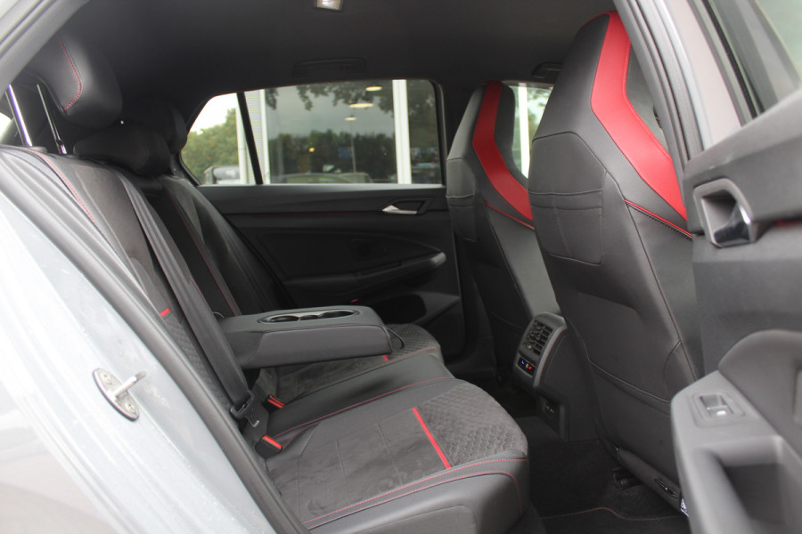 Volkswagen Golf 2.0 TSI GTI Clubsport 45 Jahre Edition / Verlengde Garantie / Akrapovic / Trekhaak / Camera / Harman Kardon / Keyless / 19'' / Apple CarPlay / Matrix LED / Dodehoek / Stuur+Stoelverwarming / ACC