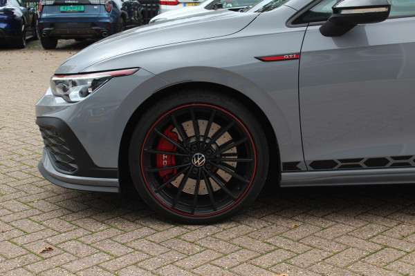 Volkswagen Golf 2.0 TSI GTI Clubsport 45 Jahre Edition / Verlengde Garantie / Akrapovic / Trekhaak / Camera / Harman Kardon / Keyless / 19'' / Apple CarPlay / Matrix LED / Dodehoek / Stuur+Stoelverwarming / ACC