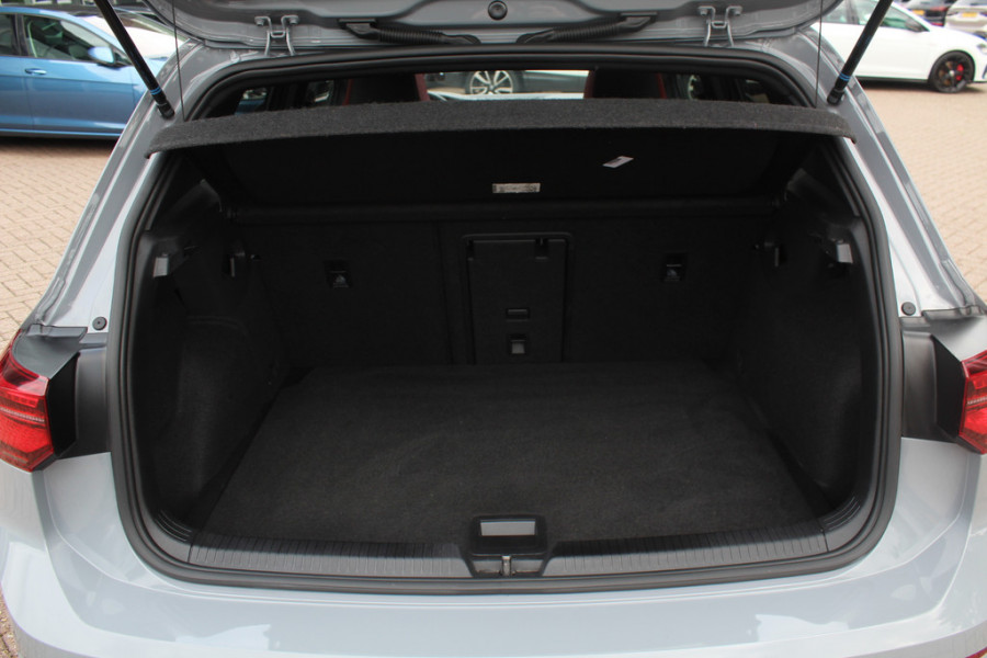 Volkswagen Golf 2.0 TSI GTI Clubsport 45 Jahre Edition / Verlengde Garantie / Akrapovic / Trekhaak / Camera / Harman Kardon / Keyless / 19'' / Apple CarPlay / Matrix LED / Dodehoek / Stuur+Stoelverwarming / ACC