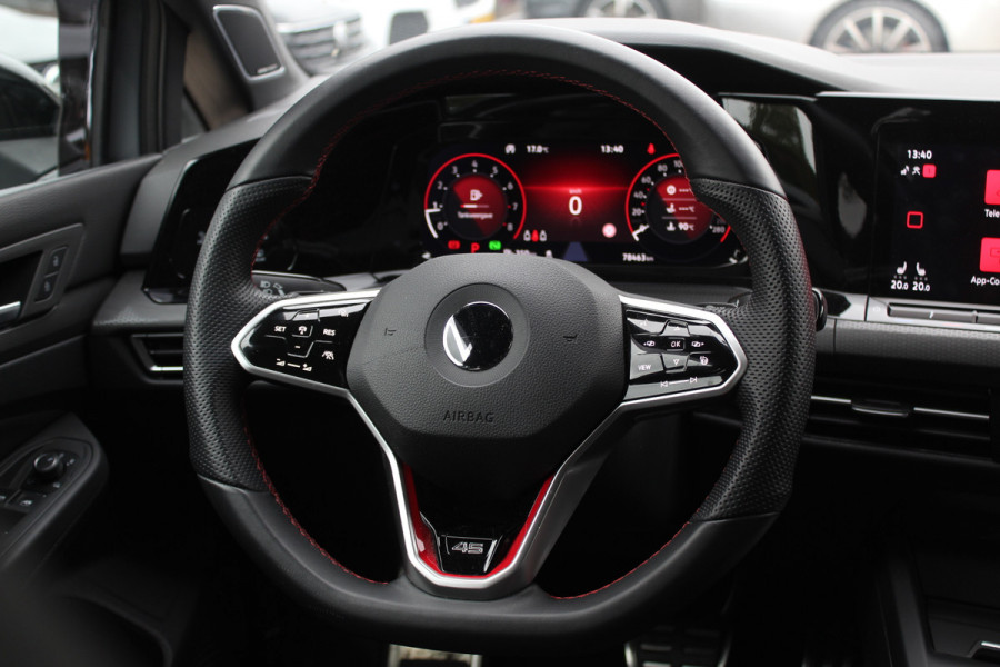 Volkswagen Golf 2.0 TSI GTI Clubsport 45 Jahre Edition / Verlengde Garantie / Akrapovic / Trekhaak / Camera / Harman Kardon / Keyless / 19'' / Apple CarPlay / Matrix LED / Dodehoek / Stuur+Stoelverwarming / ACC