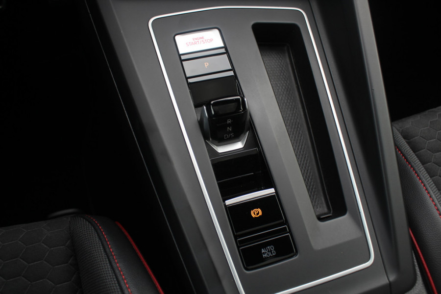 Volkswagen Golf 2.0 TSI GTI Clubsport 45 Jahre Edition / Verlengde Garantie / Akrapovic / Trekhaak / Camera / Harman Kardon / Keyless / 19'' / Apple CarPlay / Matrix LED / Dodehoek / Stuur+Stoelverwarming / ACC