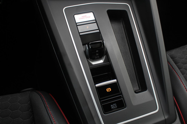 Volkswagen Golf 2.0 TSI GTI Clubsport 45 Jahre Edition / Verlengde Garantie / Akrapovic / Trekhaak / Camera / Harman Kardon / Keyless / 19'' / Apple CarPlay / Matrix LED / Dodehoek / Stuur+Stoelverwarming / ACC