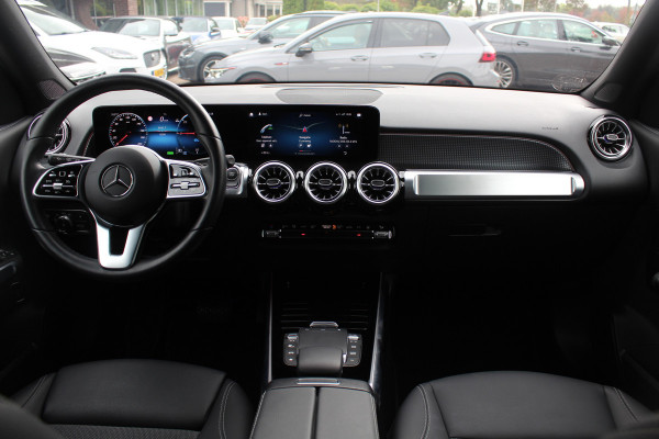 Mercedes-Benz EQB 250+ Luxury Line 71 kWh / Camera / Apple CarPlay / Half leder / Keyless / 18'' / Navigatie / DAB / Dodehoek / Cruise Control