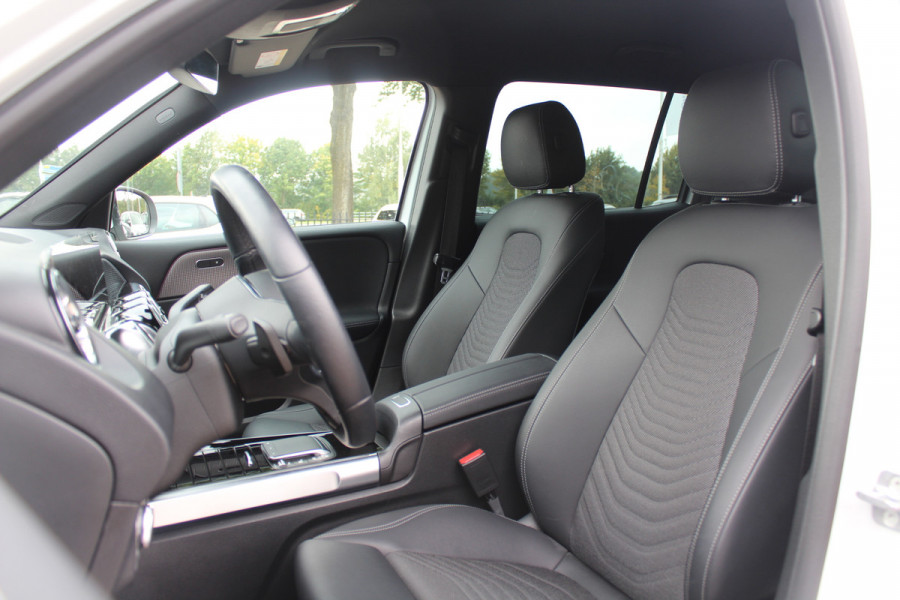 Mercedes-Benz EQB 250+ Luxury Line 71 kWh / Camera / Apple CarPlay / Half leder / Keyless / 18'' / Navigatie / DAB / Dodehoek / Cruise Control