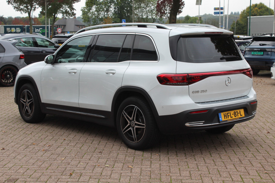 Mercedes-Benz EQB 250+ Luxury Line 71 kWh / Camera / Apple CarPlay / Half leder / Keyless / 18'' / Navigatie / DAB / Dodehoek / Cruise Control