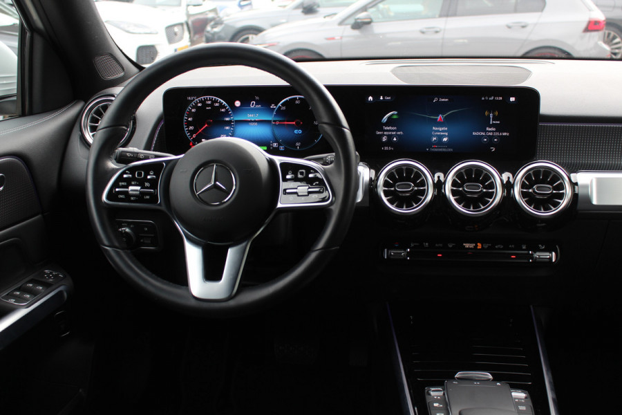 Mercedes-Benz EQB 250+ Luxury Line 71 kWh / Camera / Apple CarPlay / Half leder / Keyless / 18'' / Navigatie / DAB / Dodehoek / Cruise Control