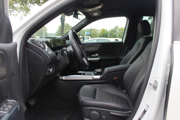 Mercedes-Benz EQB 250+ Luxury Line 71 kWh / Camera / Apple CarPlay / Half leder / Keyless / 18'' / Navigatie / DAB / Dodehoek / Cruise Control