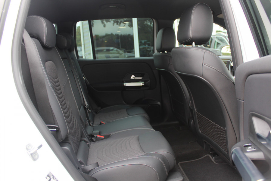 Mercedes-Benz EQB 250+ Luxury Line 71 kWh / Camera / Apple CarPlay / Half leder / Keyless / 18'' / Navigatie / DAB / Dodehoek / Cruise Control