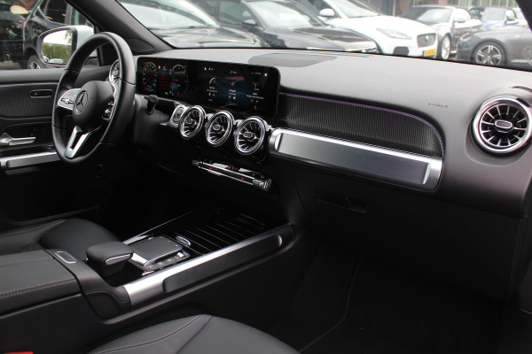 Mercedes-Benz EQB 250+ Luxury Line 71 kWh / Camera / Apple CarPlay / Half leder / Keyless / 18'' / Navigatie / DAB / Dodehoek / Cruise Control