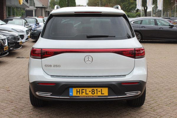 Mercedes-Benz EQB 250+ Luxury Line 71 kWh / Camera / Apple CarPlay / Half leder / Keyless / 18'' / Navigatie / DAB / Dodehoek / Cruise Control