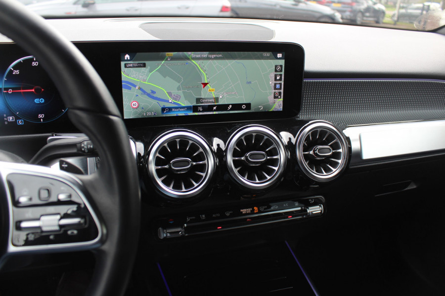 Mercedes-Benz EQB 250+ Luxury Line 71 kWh / Camera / Apple CarPlay / Half leder / Keyless / 18'' / Navigatie / DAB / Dodehoek / Cruise Control