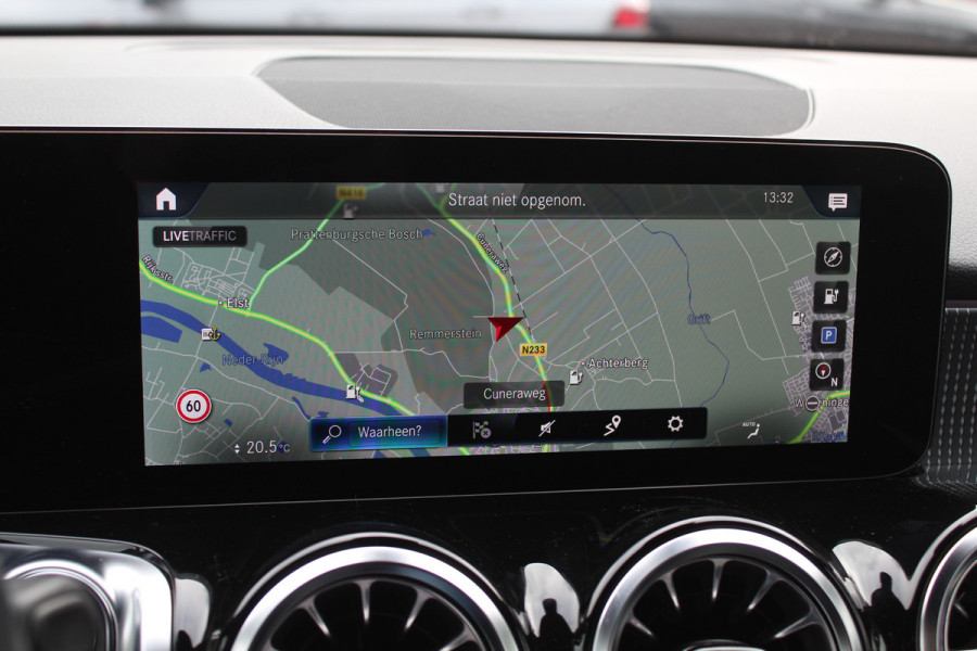 Mercedes-Benz EQB 250+ Luxury Line 71 kWh / Camera / Apple CarPlay / Half leder / Keyless / 18'' / Navigatie / DAB / Dodehoek / Cruise Control