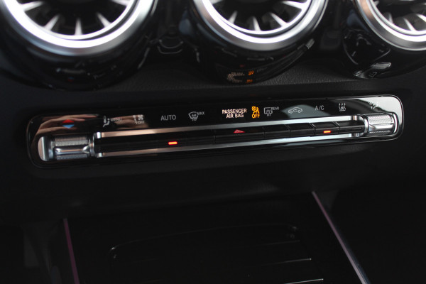 Mercedes-Benz EQB 250+ Luxury Line 71 kWh / Camera / Apple CarPlay / Half leder / Keyless / 18'' / Navigatie / DAB / Dodehoek / Cruise Control