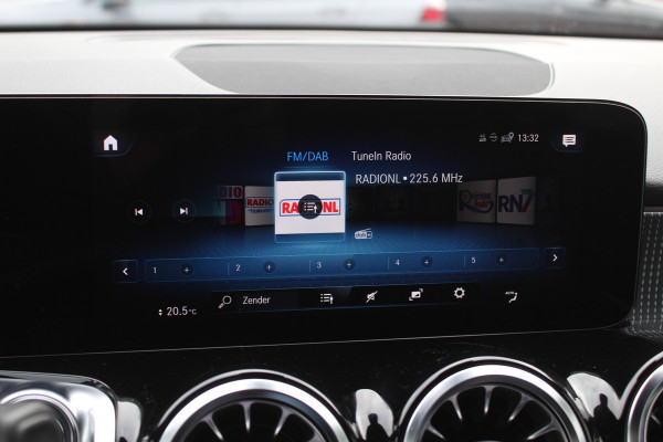 Mercedes-Benz EQB 250+ Luxury Line 71 kWh / Camera / Apple CarPlay / Half leder / Keyless / 18'' / Navigatie / DAB / Dodehoek / Cruise Control