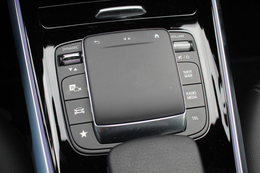 Mercedes-Benz EQB 250+ Luxury Line 71 kWh / Camera / Apple CarPlay / Half leder / Keyless / 18'' / Navigatie / DAB / Dodehoek / Cruise Control