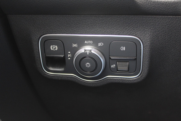 Mercedes-Benz EQB 250+ Luxury Line 71 kWh / Camera / Apple CarPlay / Half leder / Keyless / 18'' / Navigatie / DAB / Dodehoek / Cruise Control