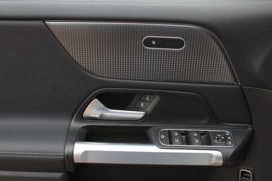Mercedes-Benz EQB 250+ Luxury Line 71 kWh / Camera / Apple CarPlay / Half leder / Keyless / 18'' / Navigatie / DAB / Dodehoek / Cruise Control