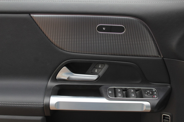Mercedes-Benz EQB 250+ Luxury Line 71 kWh / Camera / Apple CarPlay / Half leder / Keyless / 18'' / Navigatie / DAB / Dodehoek / Cruise Control