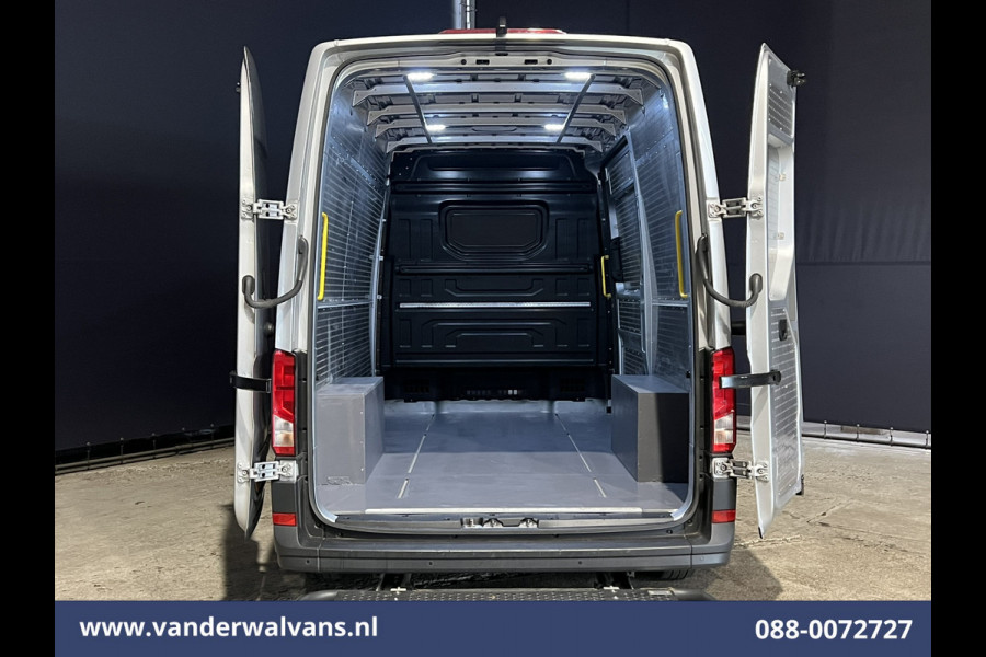 Volkswagen Crafter 2.0 TDI 140 pk L3H3 L2H2 Euro6 Airco | Camera | Cruisecontrol | Apple Carplay Android Auto, Chauffeursstoel, Parkeersensoren, Bijrijdersbank, 3000kg Trekvermogen, zilver Volkswagen Crafter 2.0 TDI 140 pk L3H3 L2H2 Euro6 Airco | Camera | Cruisecontrol | Apple Carplay Android Auto, Chauffeursstoel, Parkeersensoren, Bijrijdersbank, 3000kg Trekvermogen, zilver