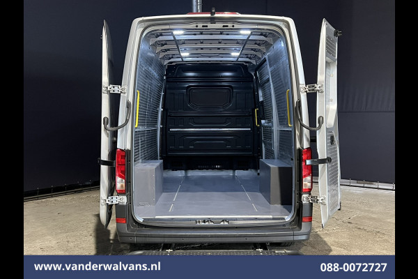 Volkswagen Crafter 2.0 TDI 140 pk L3H3 L2H2 Euro6 Airco | Camera | Cruisecontrol | Apple Carplay Android Auto, Chauffeursstoel, Parkeersensoren, Bijrijdersbank, 3000kg Trekvermogen, zilver Volkswagen Crafter 2.0 TDI 140 pk L3H3 L2H2 Euro6 Airco | Camera | Cruisecontrol | Apple Carplay Android Auto, Chauffeursstoel, Parkeersensoren, Bijrijdersbank, 3000kg Trekvermogen, zilver