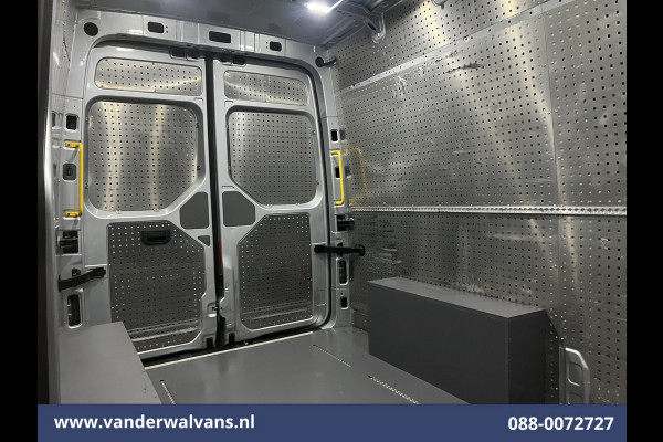 Volkswagen Crafter 2.0 TDI 140 pk L3H3 L2H2 Euro6 Airco | Camera | Cruisecontrol | Apple Carplay Android Auto, Chauffeursstoel, Parkeersensoren, Bijrijdersbank, 3000kg Trekvermogen, zilver Volkswagen Crafter 2.0 TDI 140 pk L3H3 L2H2 Euro6 Airco | Camera | Cruisecontrol | Apple Carplay Android Auto, Chauffeursstoel, Parkeersensoren, Bijrijdersbank, 3000kg Trekvermogen, zilver