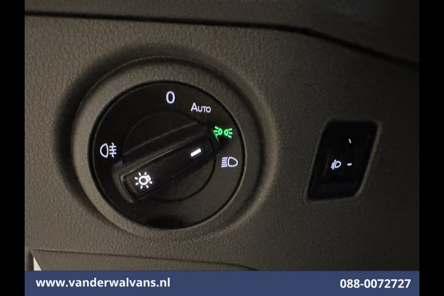 Volkswagen Crafter 2.0 TDI 140 pk L3H3 L2H2 Euro6 Airco | Camera | Cruisecontrol | Apple Carplay Android Auto, Chauffeursstoel, Parkeersensoren, Bijrijdersbank, 3000kg Trekvermogen, zilver Volkswagen Crafter 2.0 TDI 140 pk L3H3 L2H2 Euro6 Airco | Camera | Cruisecontrol | Apple Carplay Android Auto, Chauffeursstoel, Parkeersensoren, Bijrijdersbank, 3000kg Trekvermogen, zilver