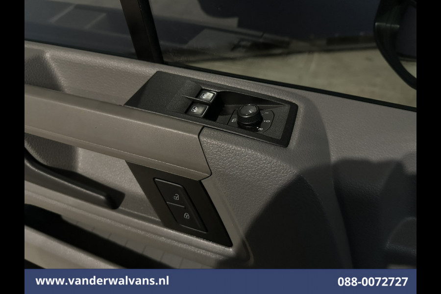 Volkswagen Crafter 2.0 TDI 140 pk L3H3 L2H2 Euro6 Airco | Camera | Cruisecontrol | Apple Carplay Android Auto, Chauffeursstoel, Parkeersensoren, Bijrijdersbank, 3000kg Trekvermogen, zilver Volkswagen Crafter 2.0 TDI 140 pk L3H3 L2H2 Euro6 Airco | Camera | Cruisecontrol | Apple Carplay Android Auto, Chauffeursstoel, Parkeersensoren, Bijrijdersbank, 3000kg Trekvermogen, zilver