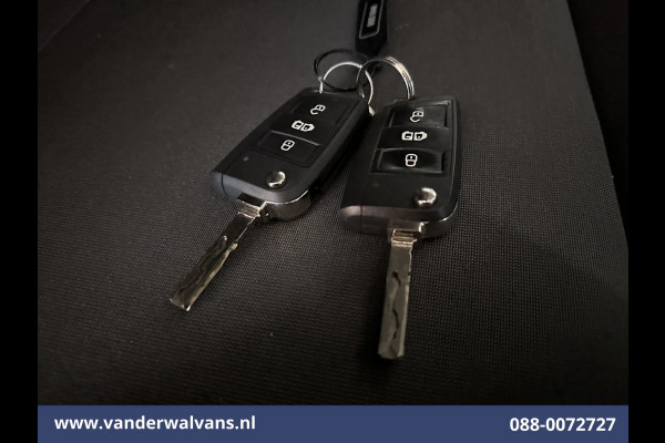 Volkswagen Crafter 2.0 TDI 140 pk L3H3 L2H2 Euro6 Airco | Camera | Cruisecontrol | Apple Carplay Android Auto, Chauffeursstoel, Parkeersensoren, Bijrijdersbank, 3000kg Trekvermogen, zilver Volkswagen Crafter 2.0 TDI 140 pk L3H3 L2H2 Euro6 Airco | Camera | Cruisecontrol | Apple Carplay Android Auto, Chauffeursstoel, Parkeersensoren, Bijrijdersbank, 3000kg Trekvermogen, zilver