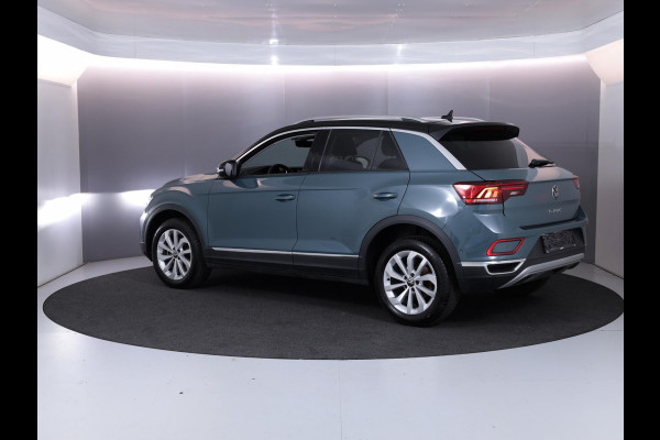 Volkswagen T-Roc 1.5 TSI Style 150 PK DSG | Trekhaak afneembaar | Navigatie | Stoel verwarming en massage | Alcantara |