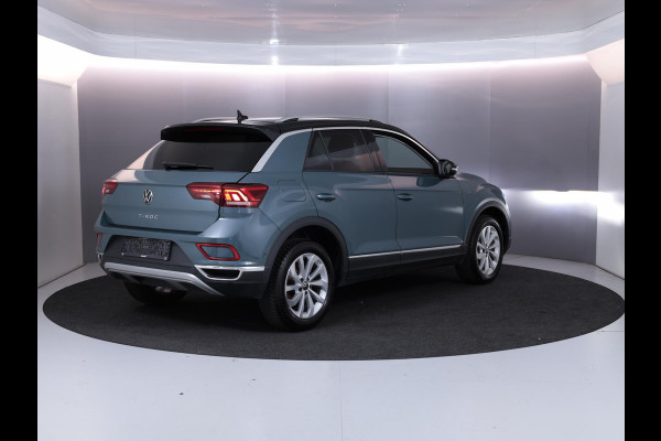 Volkswagen T-Roc 1.5 TSI Style 150 PK DSG | Trekhaak afneembaar | Navigatie | Stoel verwarming en massage | Alcantara |