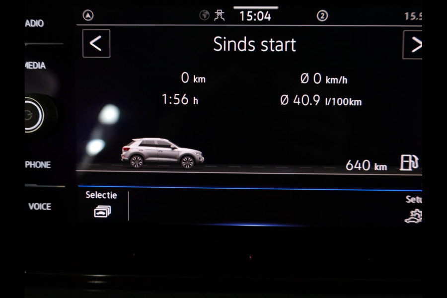 Volkswagen T-Roc 1.5 TSI Style 150 PK DSG | Trekhaak afneembaar | Navigatie | Stoel verwarming en massage | Alcantara |