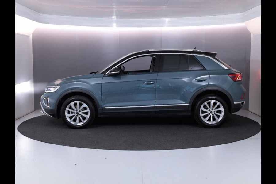 Volkswagen T-Roc 1.5 TSI Style 150 PK DSG | Trekhaak afneembaar | Navigatie | Stoel verwarming en massage | Alcantara |