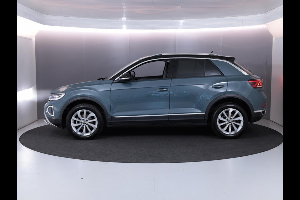 Volkswagen T-Roc 1.5 TSI Style 150 PK DSG | Trekhaak afneembaar | Navigatie | Stoel verwarming en massage | Alcantara |