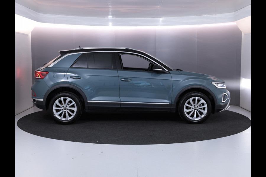 Volkswagen T-Roc 1.5 TSI Style 150 PK DSG | Trekhaak afneembaar | Navigatie | Stoel verwarming en massage | Alcantara |