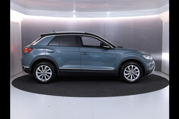 Volkswagen T-Roc 1.5 TSI Style 150 PK DSG | Trekhaak afneembaar | Navigatie | Stoel verwarming en massage | Alcantara |