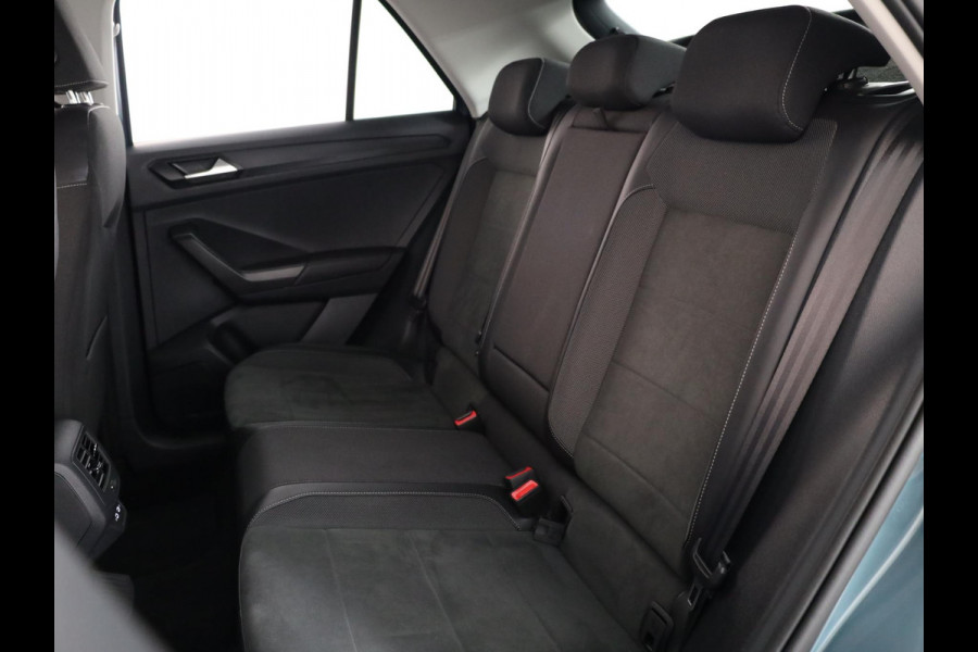 Volkswagen T-Roc 1.5 TSI Style 150 PK DSG | Trekhaak afneembaar | Navigatie | Stoel verwarming en massage | Alcantara |