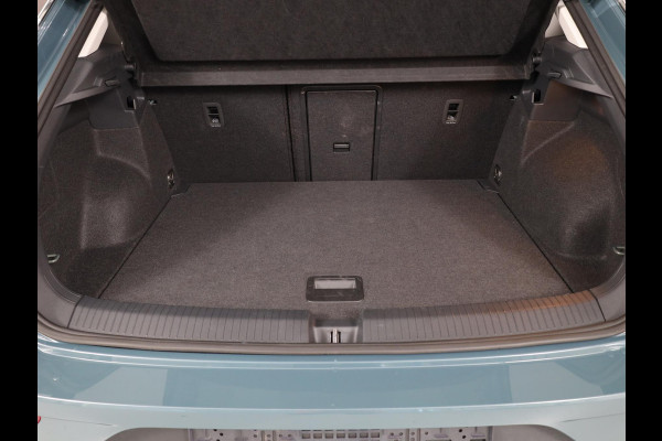 Volkswagen T-Roc 1.5 TSI Style 150 PK DSG | Trekhaak afneembaar | Navigatie | Stoel verwarming en massage | Alcantara |