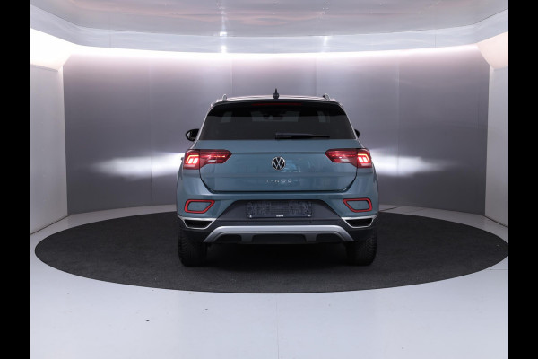 Volkswagen T-Roc 1.5 TSI Style 150 PK DSG | Trekhaak afneembaar | Navigatie | Stoel verwarming en massage | Alcantara |