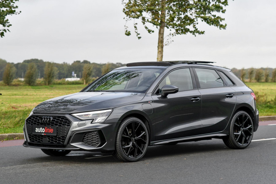 Audi A3 Sportback 40 TFSI e 3x S-Line. RS Zetels, Pano, ACC, Keyless, Camera, Matrix, 19'', CarPlay!