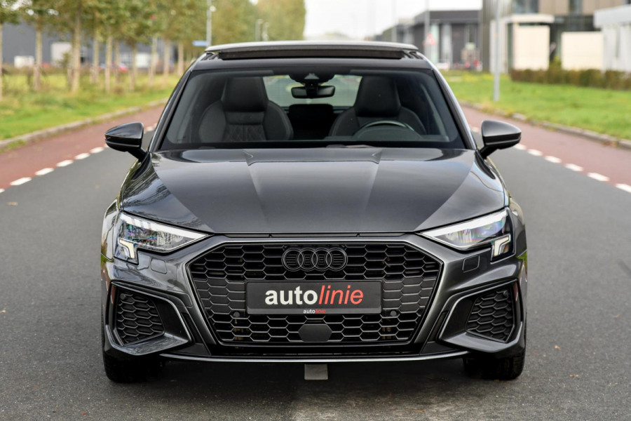 Audi A3 Sportback 40 TFSI e 3x S-Line. RS Zetels, Pano, ACC, Keyless, Camera, Matrix, 19'', CarPlay!