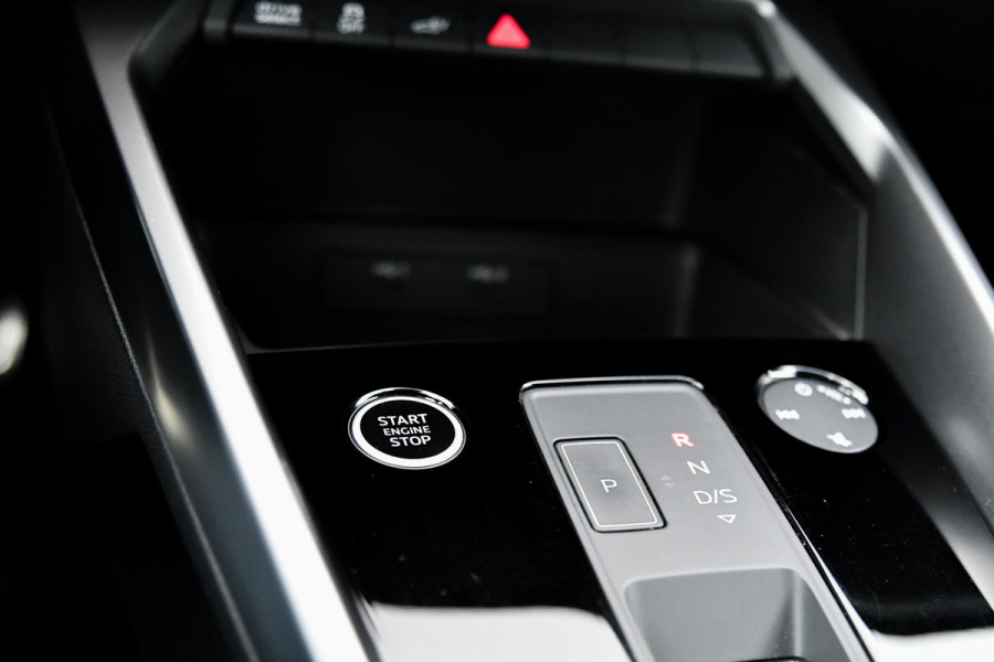 Audi A3 Sportback 40 TFSI e 3x S-Line. RS Zetels, Pano, ACC, Keyless, Camera, Matrix, 19'', CarPlay!