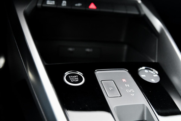 Audi A3 Sportback 40 TFSI e 3x S-Line. RS Zetels, Pano, ACC, Keyless, Camera, Matrix, 19'', CarPlay!