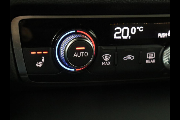 Audi Q3 35 TFSI S Line | Panoramadak | Stoelverwarming | Adaptive cruise | Camera | Carplay | Virtual Cockpit | Navigatie | Sportstoelen | Half leder | Climate control | Virtual Cockpit
