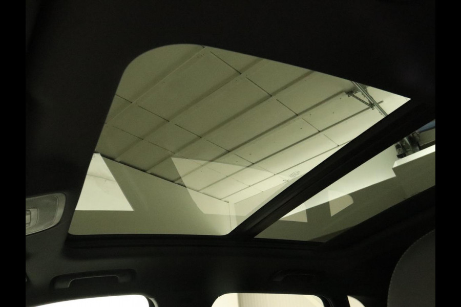 Audi Q3 35 TFSI S Line | Panoramadak | Stoelverwarming | Adaptive cruise | Camera | Carplay | Virtual Cockpit | Navigatie | Sportstoelen | Half leder | Climate control | Virtual Cockpit