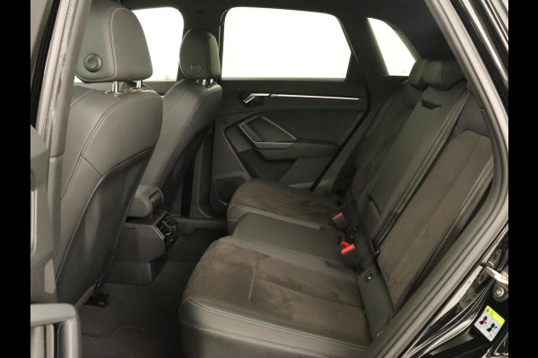 Audi Q3 35 TFSI S Line | Panoramadak | Stoelverwarming | Adaptive cruise | Camera | Carplay | Virtual Cockpit | Navigatie | Sportstoelen | Half leder | Climate control | Virtual Cockpit