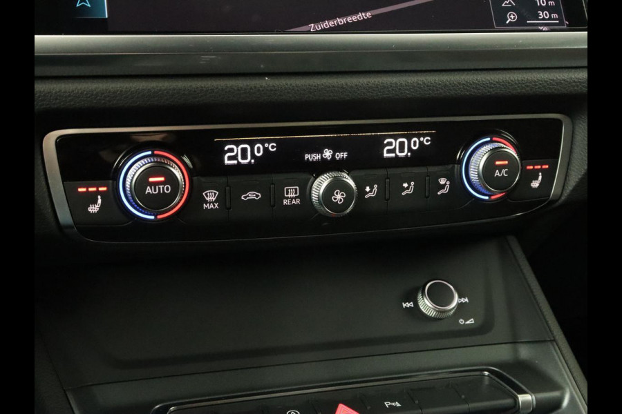Audi Q3 35 TFSI S Line | Panoramadak | Stoelverwarming | Adaptive cruise | Camera | Carplay | Virtual Cockpit | Navigatie | Sportstoelen | Half leder | Climate control | Virtual Cockpit