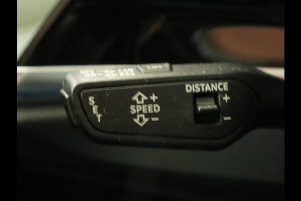 Audi Q3 35 TFSI S Line | Panoramadak | Stoelverwarming | Adaptive cruise | Camera | Carplay | Virtual Cockpit | Navigatie | Sportstoelen | Half leder | Climate control | Virtual Cockpit
