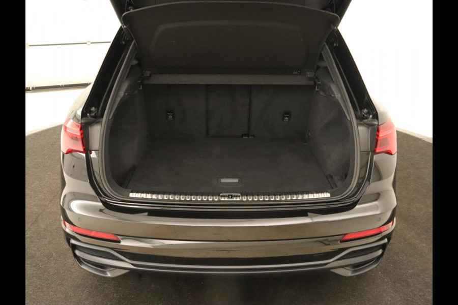 Audi Q3 35 TFSI S Line | Panoramadak | Stoelverwarming | Adaptive cruise | Camera | Carplay | Virtual Cockpit | Navigatie | Sportstoelen | Half leder | Climate control | Virtual Cockpit